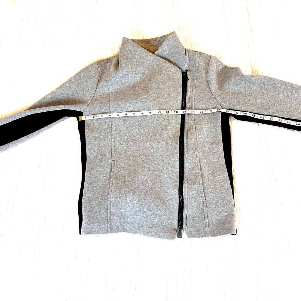 Vince Gray Knit Asymmetrical Zip Jacket L EUC - Picture 14 of 14